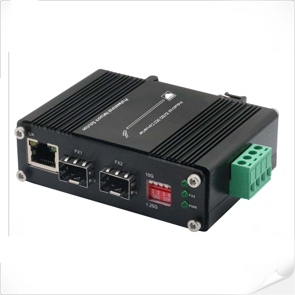 Fiber optic patch cord with automatic dust cap